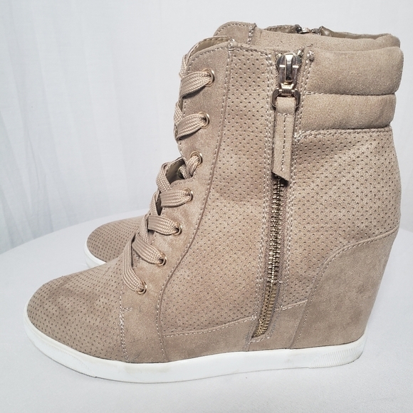 Shoe Dazzle Talisa Tan Wedge Heel Fuax Suede Shoe Sz 7.5 - Picture 3 of 7